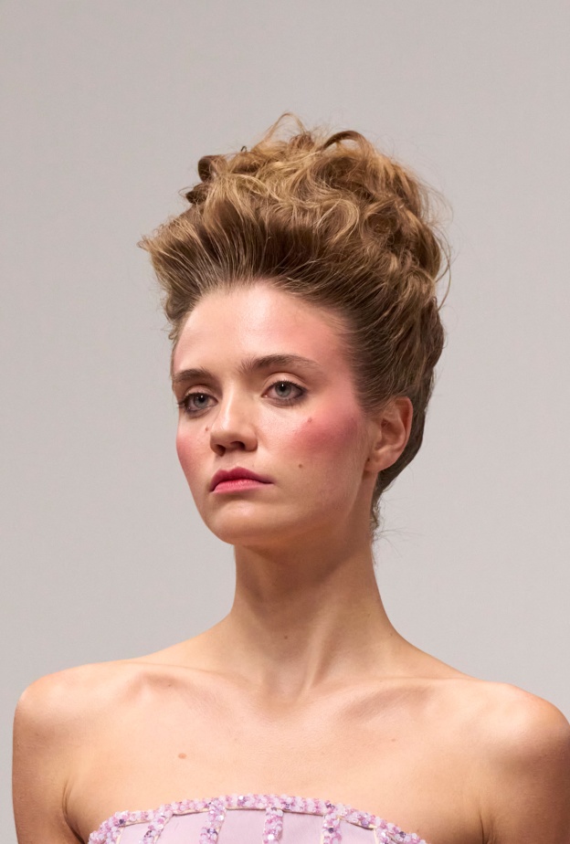 العناية بالرقبة والصدر واهم النصائح