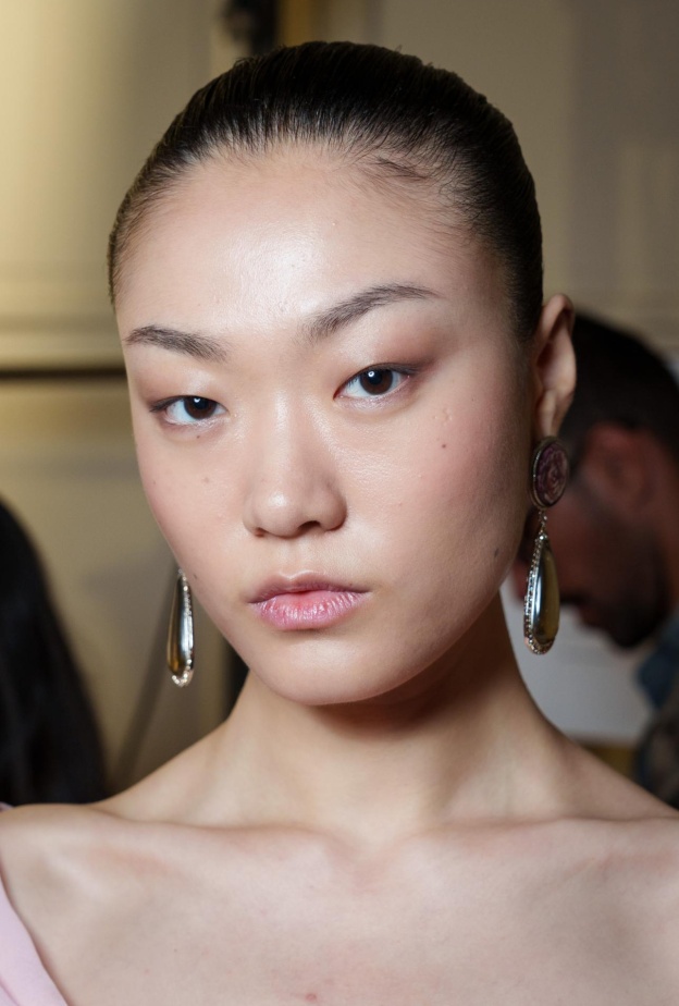  الوصفة الكورية لبشرة ناعمة ولامعة كالزجاج