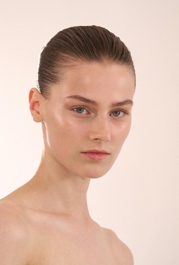 تفتيح البشرة بذكاء مقارنة بين الكريمات الطبيعية والكيميائية