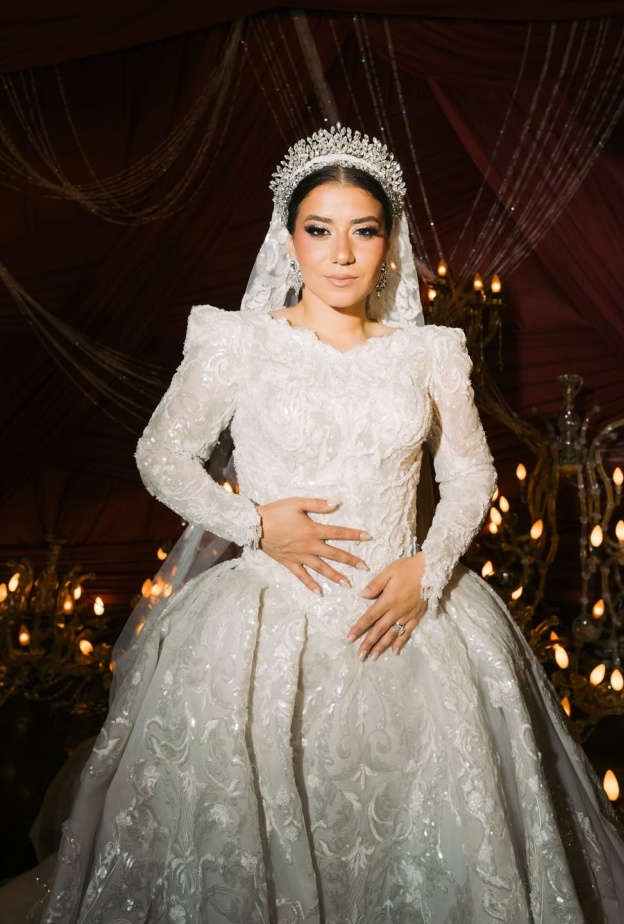 خبيرة التجميل دينا هشام بفستان زفاف أنيق وفخم cover