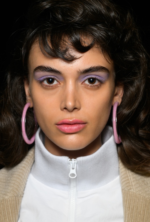 رسمات الظلال البنفسجية بخطوط سموكي من دار Fiorucci