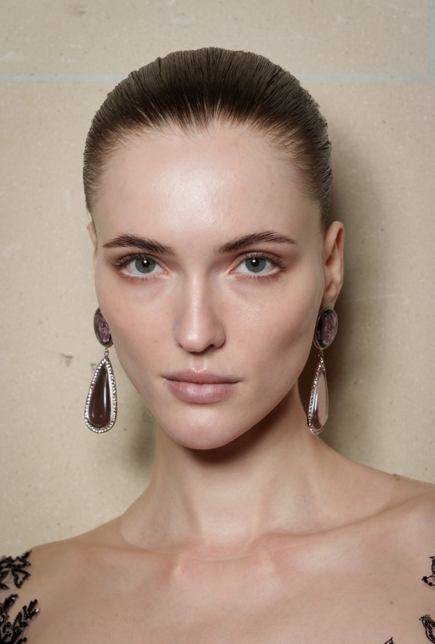 رسمات الكحل البني الرفيعة من دار Georges Hobeika