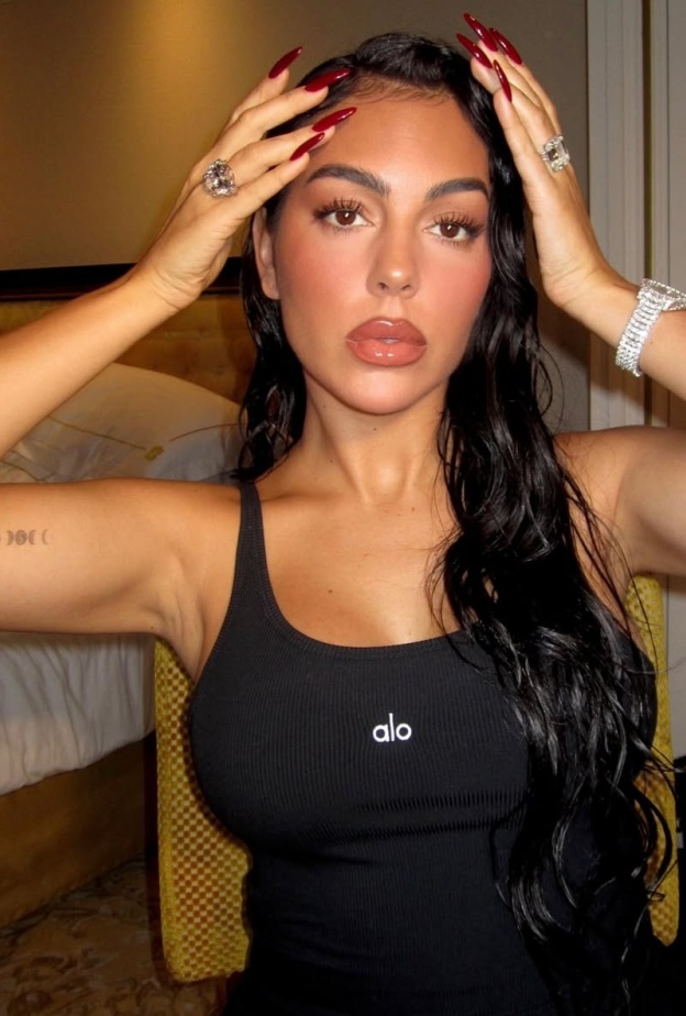 صورة لجورجينا رودريغز من حسابها على إنستاغرام