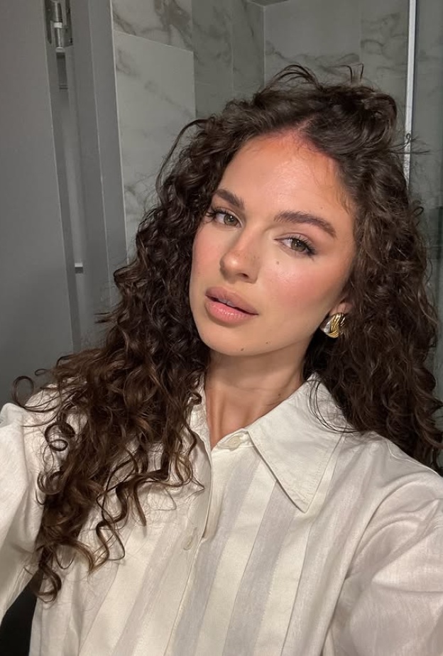 الدليل الكامChloé De Barros صورة من انستغرامهال للعناية بالبشرة لكل مرحلة عمرية:أولوياتك في العشرينات والثلاثينات والأربعينات