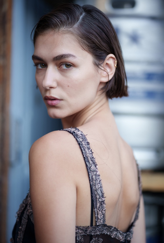 أفضل مقشرات الجسم لعلاج حب الشباب في الظهر والكتفين