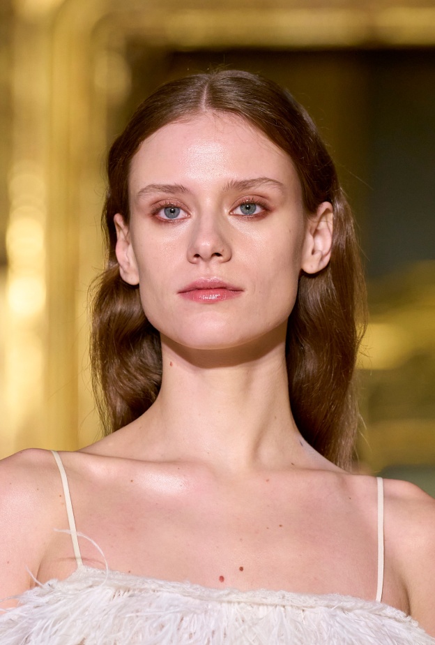 الببتيدات والكولاجين: أيهما يمنح بشرتك النتيجة التي تبحثين عنها؟