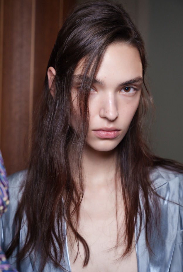 أفضل 3 مكملات لتسريع نمو الشعر وزيادة كثافته بشكل ملحوظ