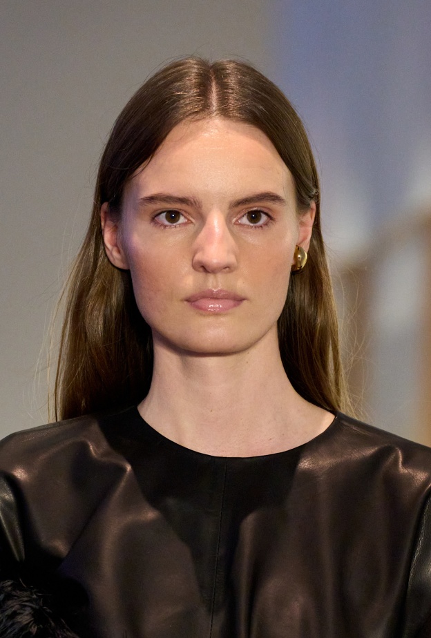 اكتشفي  أفضل الزيوت المهدئة للأكزيما مع ترطيب عميق للبشرة