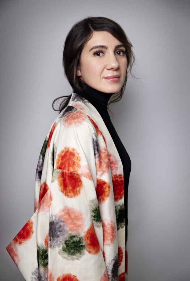 مجلة هي تلتقي مع ماريا بورو  رئيسة معرض سالوني ديل موبيلي