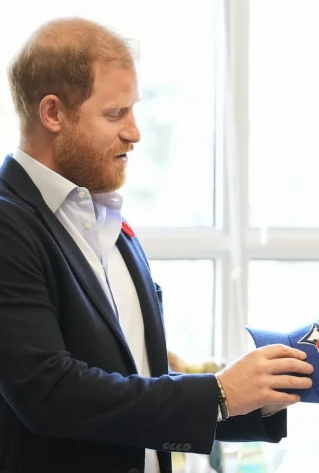 الأمير هاري يكشف سر اعتماره للقبعات مؤخرًا