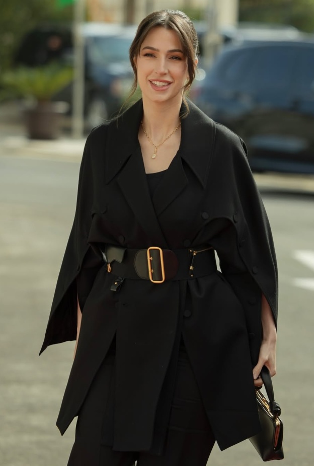 الأميرة رجوى بإطلالة لافتة باللّون الأسود