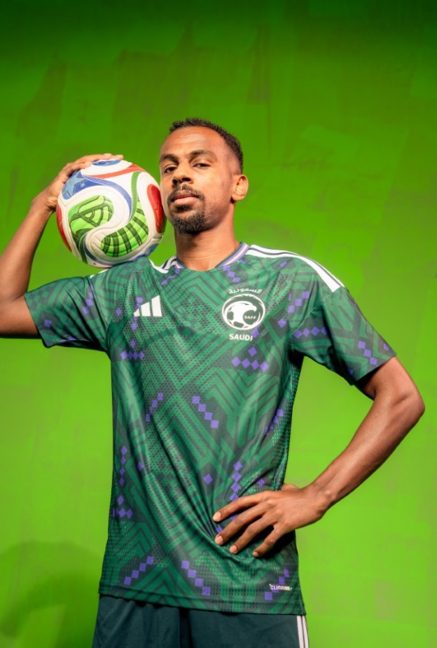 أديداس تكشف عن الأطقم الأساسية الرسمية لمنتخبات السعودية وقطر والإمارات والجزائر قبل كأس العالم