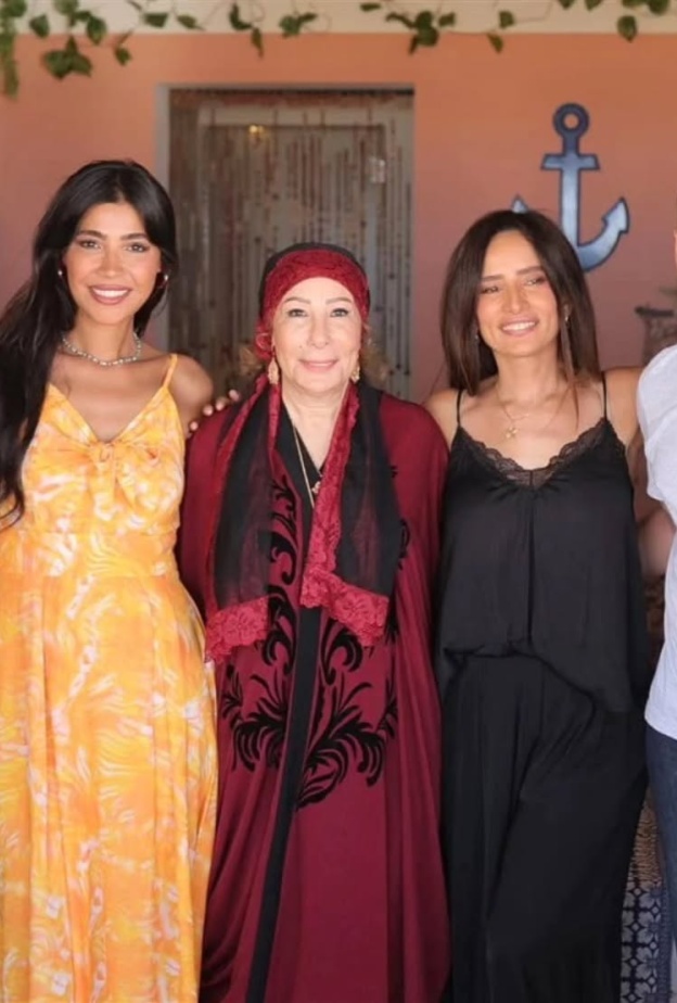 ورد وشوكولاتة