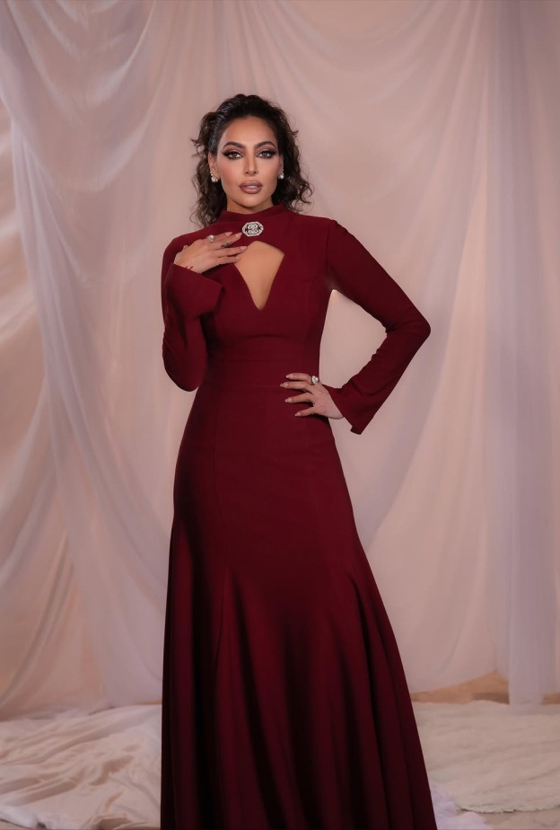 نجمات الخليج يتألّقن بفساتين سهرة ناعمة وألوان خريفية تنبض بالأنوثة والرقي