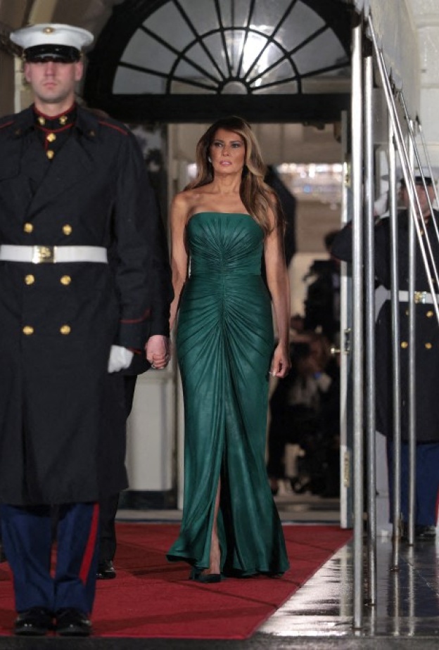 إطلالة ميلانيا ترامب تخطف الأنظار بتوقيع ايلي صعب