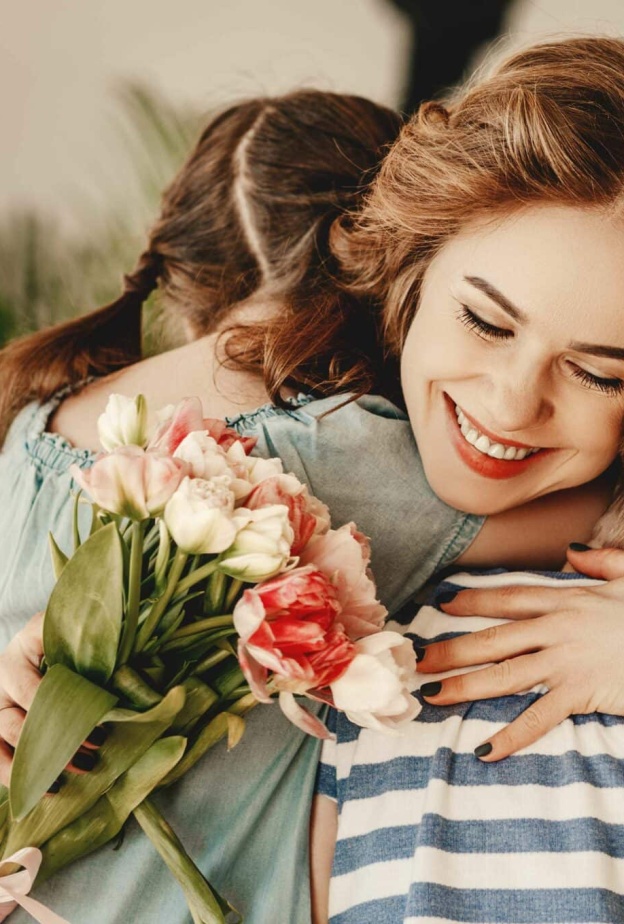 أجمل عبارات ورسائل تهنئة بعيد الأم مكتوبة بالإنجليزية والعربية