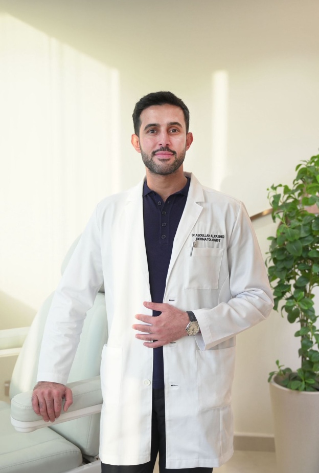 خاص لـ “هي": د. عبدالله الراشد يروي فلسفة فن التجميل الهادئ