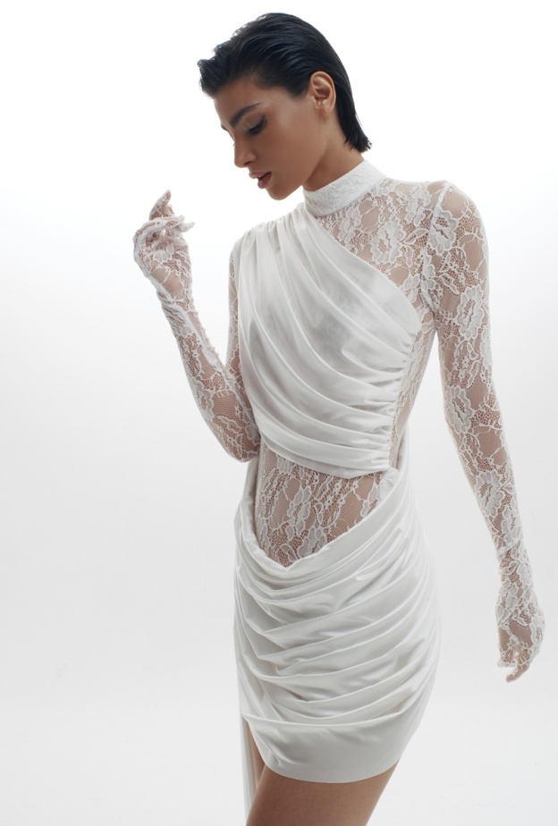 تصميم من Miruna باللّون الأبيض 