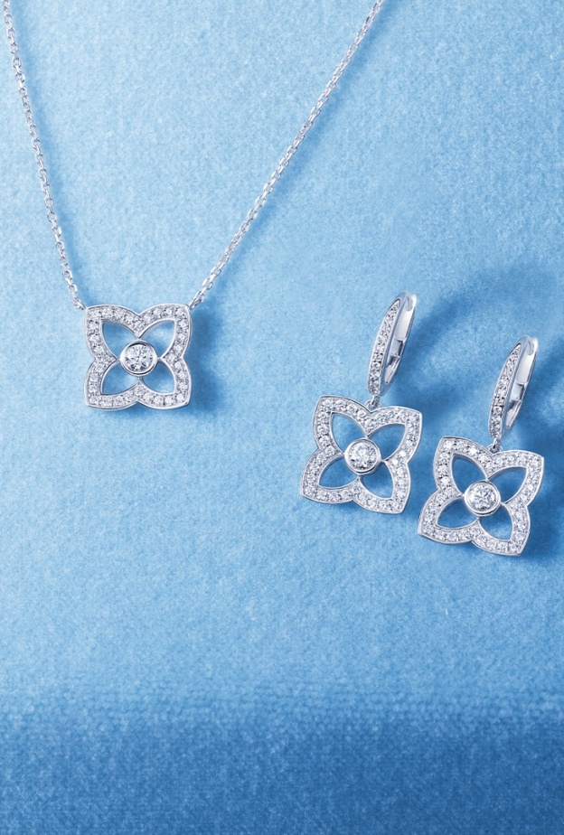 De Beers Enchanted Lotus Pendant in White Gold &Enchanted Lotus Sleepers in White Gold