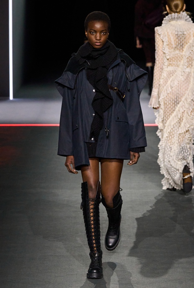 الأنوراك الرياضي تصميم أساسي لإطلالاتك هذا الموسم