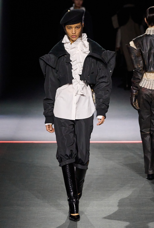 الأنوراك الرياضي تصميم أساسي لإطلالاتك هذا الموسم