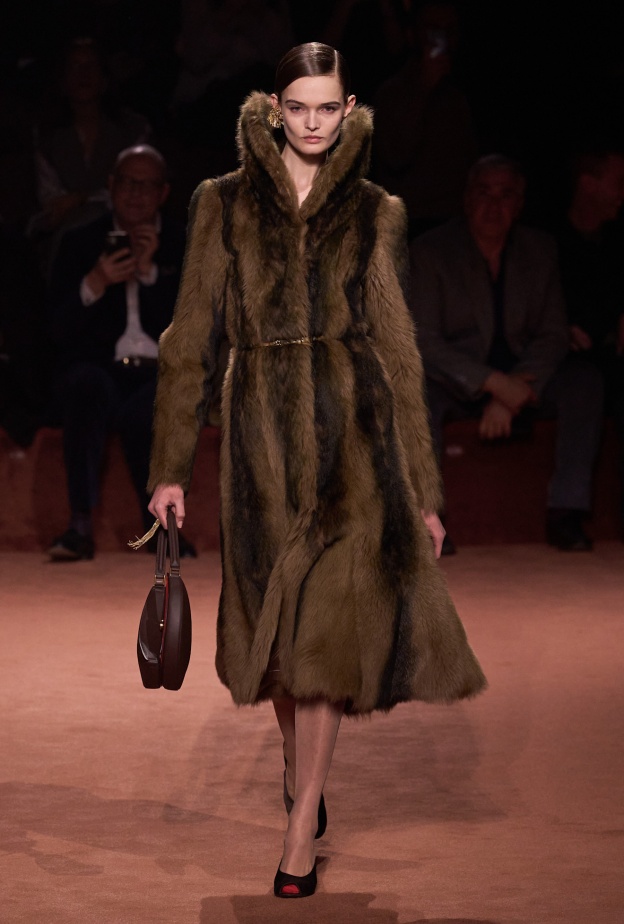 قماش الفرو المميّز بتصميم من Fendi