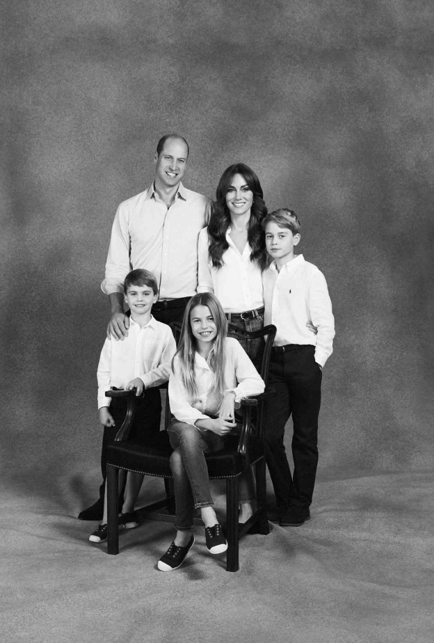 مصور ملكي يكشف سر الصورة العائلية "المريحة"للأمير وليام والأميرة كيت