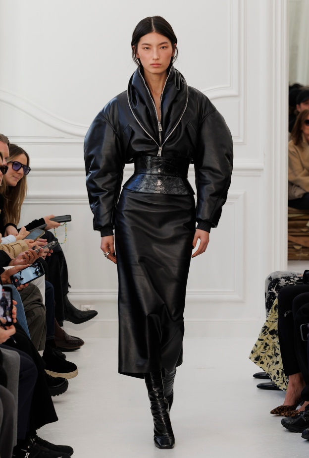 موضة شتاء 2026 تتجه إلى آسيا