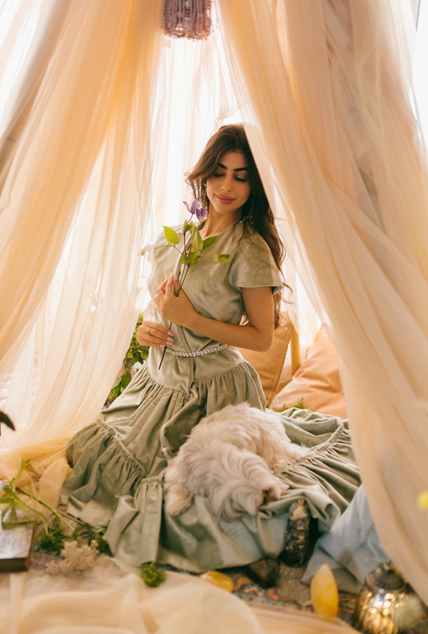 الفنانة والكاتبة السعودية لينا الناصر