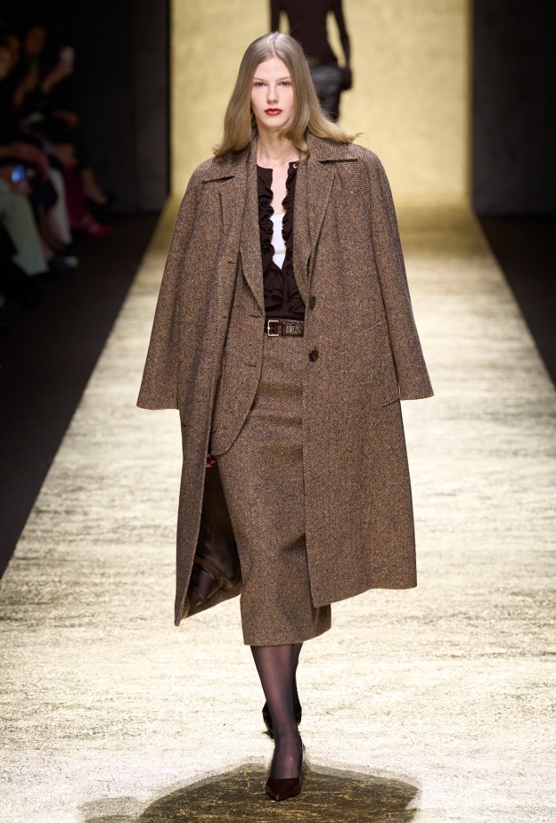 تنسيق التنورة الكلاسيكية بأسلوب Luisa Spagnoli