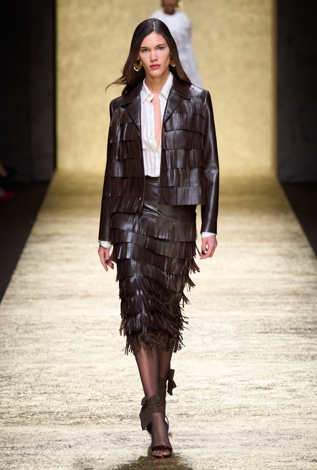 موضة الجاكيت مع الشراريب بأسلوب غير تقليدي في الشتاء