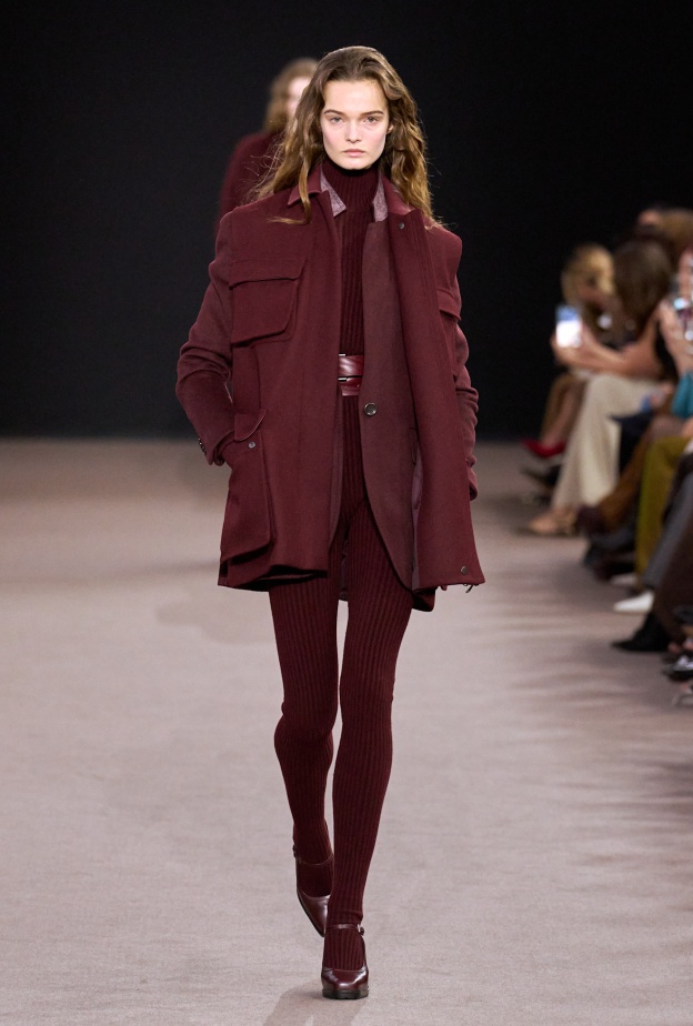 موضة جاكيت البوردو الطويلة من دار Max Mara