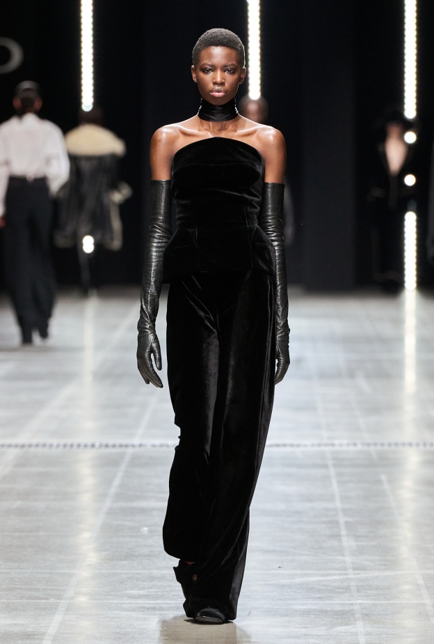 قماش المخمل لموسم شتاء 2026 بأسلوب Ermanno Scervino