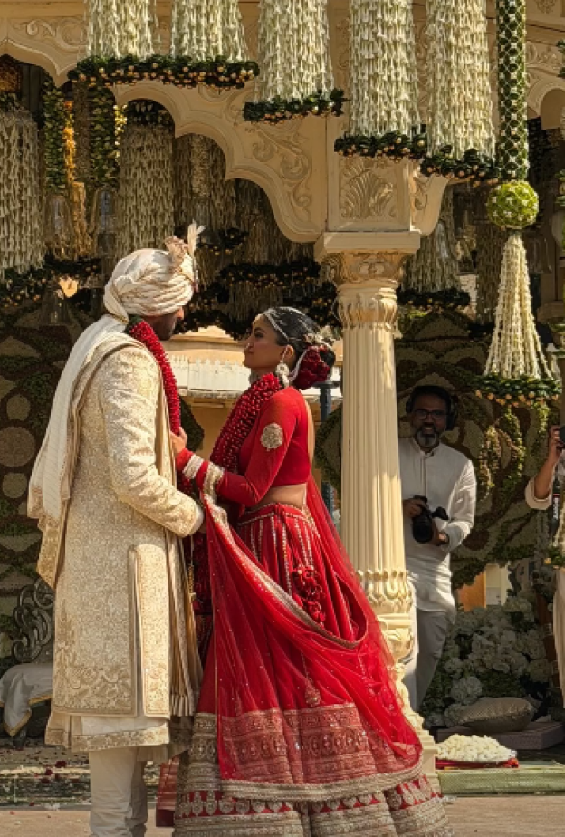 نيترا مانتينا مع عريسها