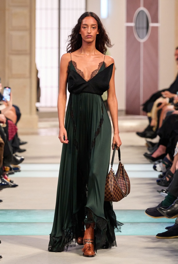 من مجموعة "لويس فيتون" Louis Vuitton لخريف وشتاء 2025 