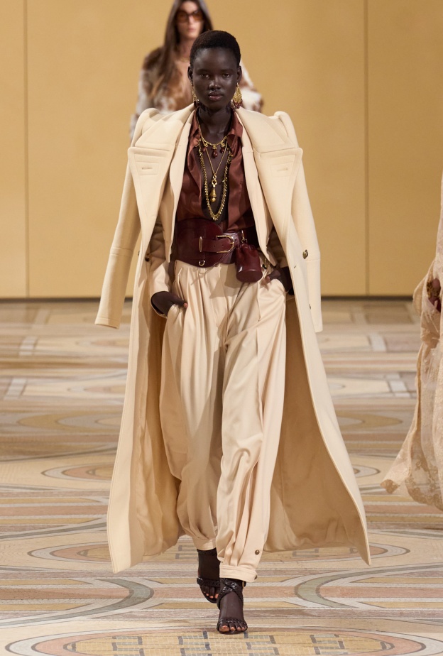 صيحة الـLayering لشتاء 2026 بأسلوب Zimmermann