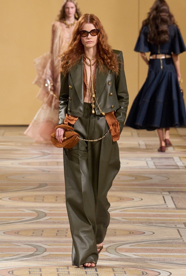 صيحة الجلد لشتاء 2026 بأسلوب Zimmermann