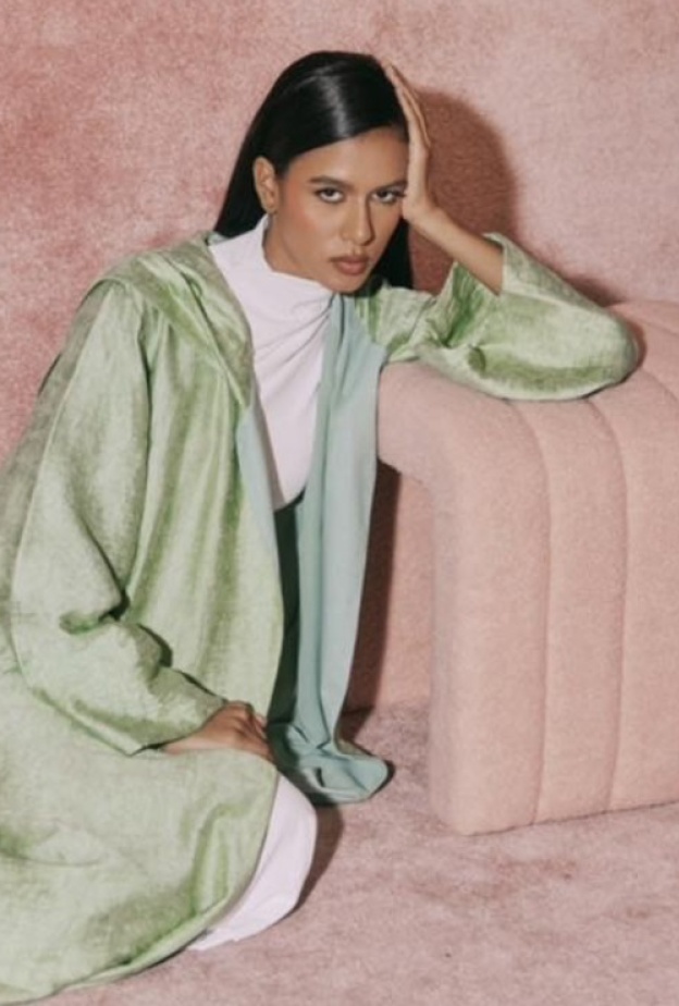 5 مصمّمات سعوديات يُعدن صياغة العباءة كقطعة تتجاوز الزمن والاتجاهات