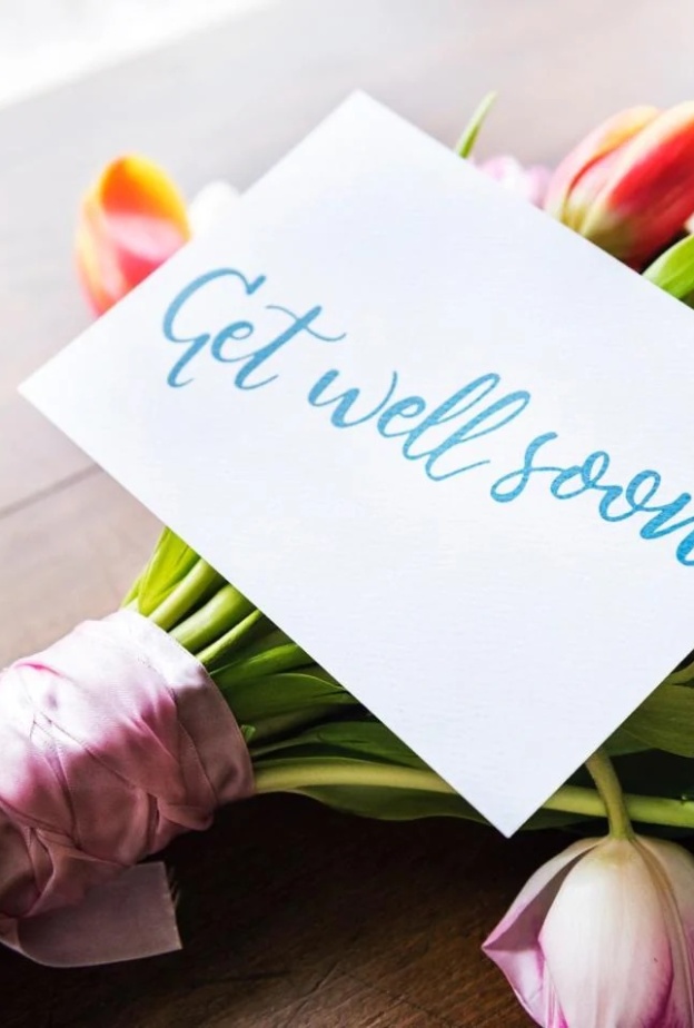 دعاء ورسائل تهنئة بالسلامة بعد العملية الجراحية للأصدقاء والعائلة