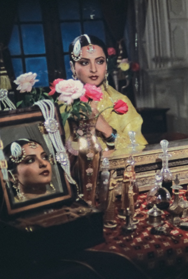 الممثلة الهندية الشهيرة "ريخا جنشا" تشارك في عرض الفيلم الكلاسيكي المُرمم حديثًا "أومراو جان" خلال مهرجان البحر الأحمر السينمائي