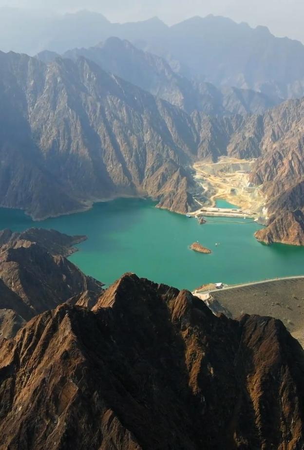 ليالي حتّا الثقافية… حين تتحوّل الجبال إلى مسرح للفن والتراث