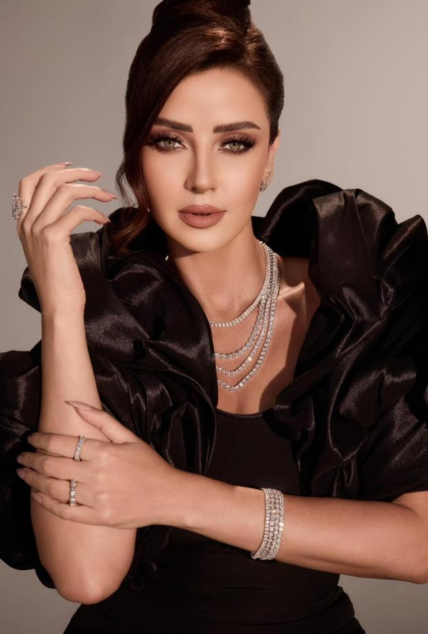 إطلالات مجوهرات رضوى الشربيني