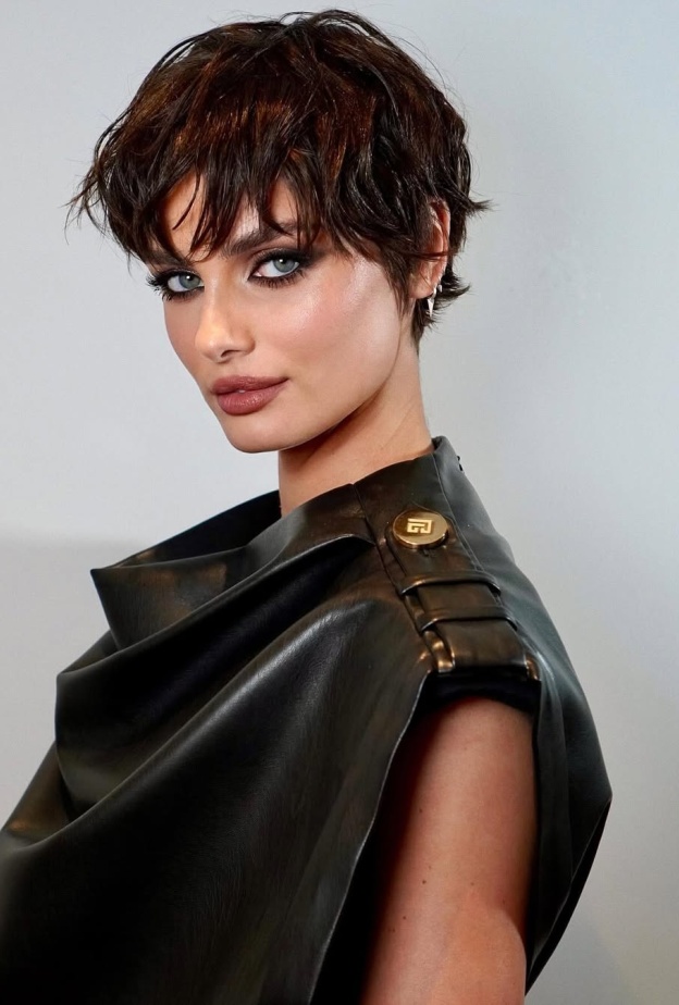 تسريحات شعر متنوعة وعصرية غيّرت ستايل النجمات العالميات هذا العام