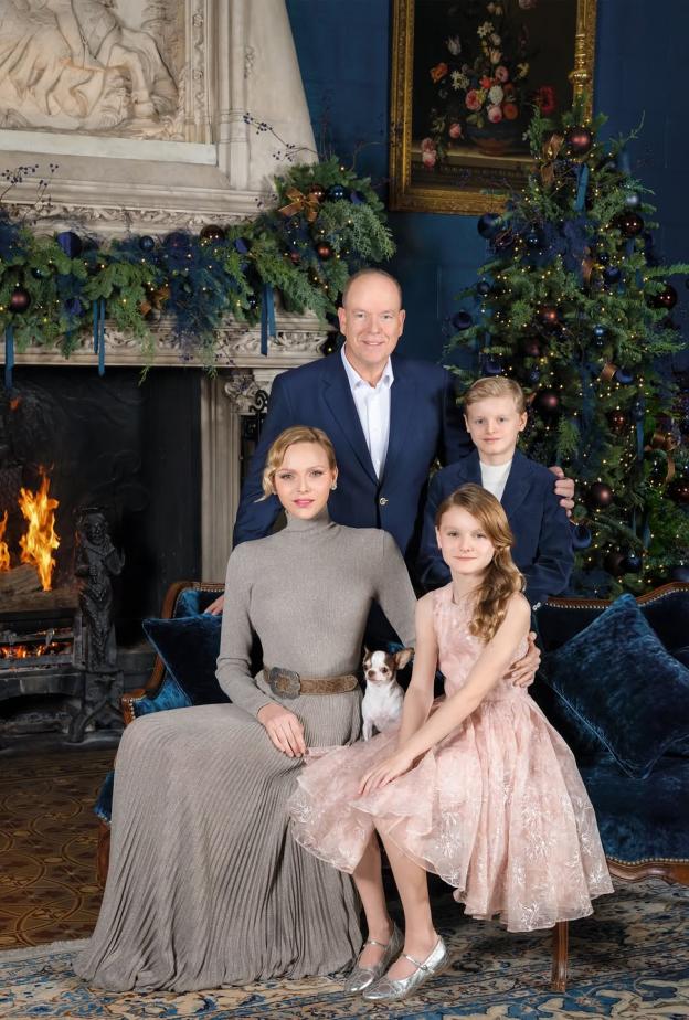 الأميرة شارلين في إطلالة هادئة