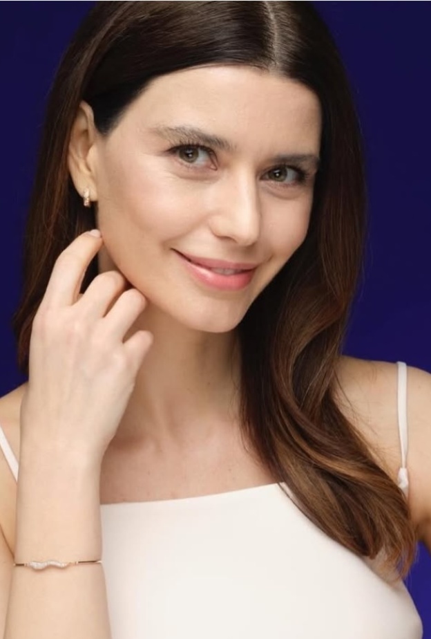 تهتم النجمات بتطبيق واقي الشمس قبل المكياج