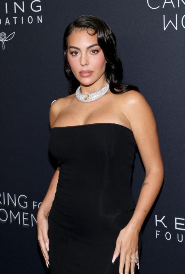 كريستيانو رونالدو يتقدم لحبيبته جورجينا رودريغيز بخاتم زواج خيالي