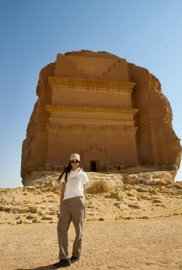 جيسيكا ألبا في منطقة الحِجر