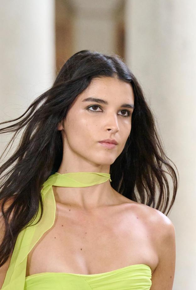 العلاج الأقوى لشعر صحي وملمسه كحرير.. إليكِ وصفاته الطبيعية