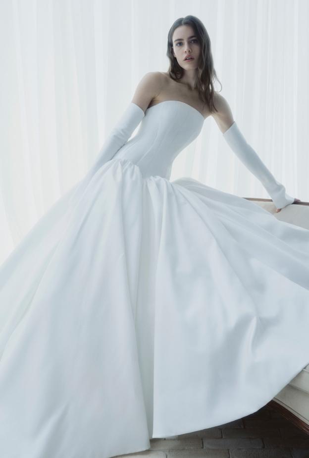 قصة الخصر المنخفض من  Rivini  ضمن موضة خريف 2026