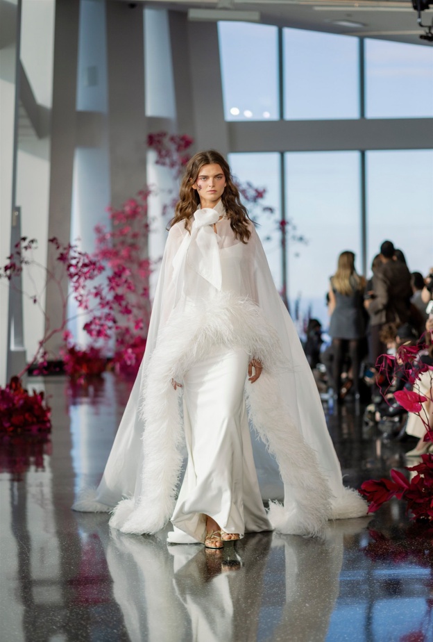 كاب الريش توقيع إيفا لاندال لخريف 2026